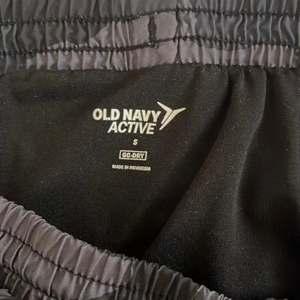 Women’s Old Navy camouflage lined shorts Small - Picture 4 of 4